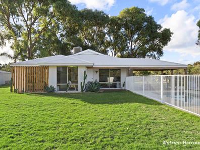 8 King Drive, Woodridge WA 6041
