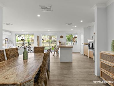 8 King Drive, Woodridge WA 6041