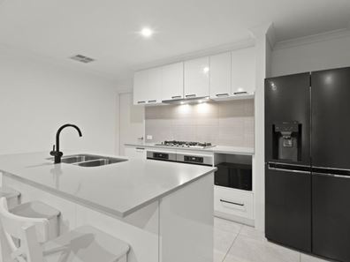 4 Strumpshaw Road, Aveley WA 6069