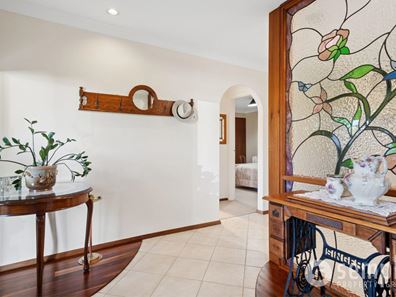 24 More Crescent, Bull Creek WA 6149