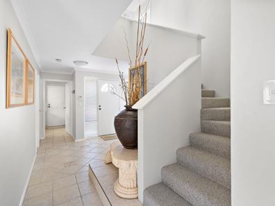 25 Chatsworth Gate, Canning Vale WA 6155