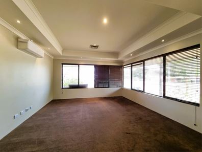 33 Caversham Bend, Southern River WA 6110