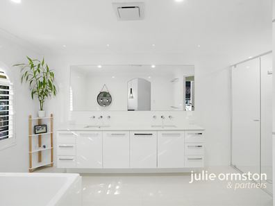 1 Hayworth Rise, Woodvale WA 6026