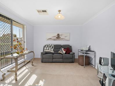 38 Cawana Parkway, Lakelands WA 6180