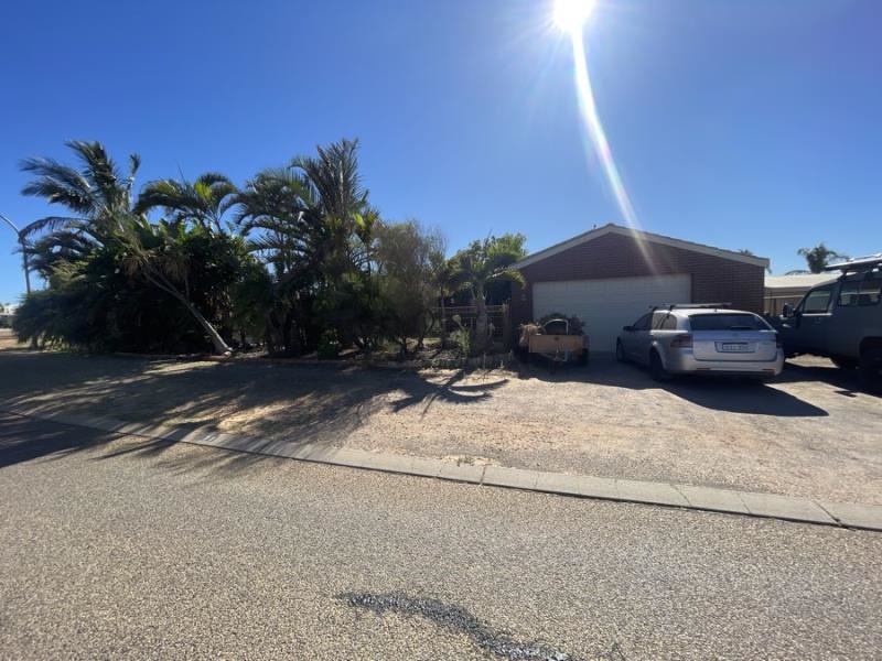 11 Batavia Circle, Kalbarri WA 6536