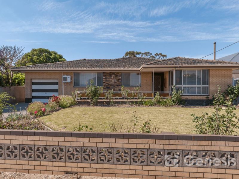 12 Railway Parade, Midland