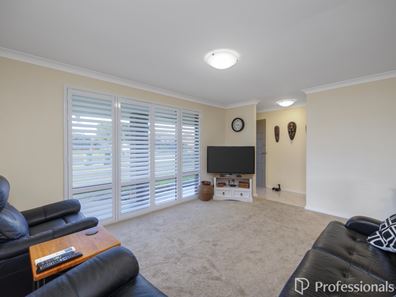 8 Palmer Crescent, High Wycombe WA 6057