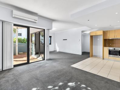 9/2 Walsh Loop, Joondalup WA 6027