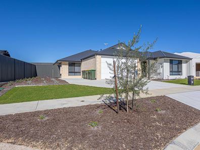 8 Hue Road, Eglinton WA 6034