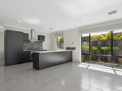 7 Dunmore Crescent, Harrisdale WA 6112