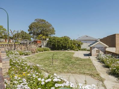 13 Hornsby Street, Melville WA 6156