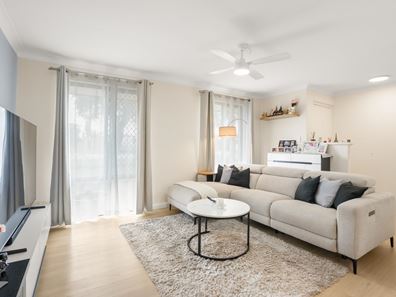 72 Cambridge Crescent, Cooloongup WA 6168