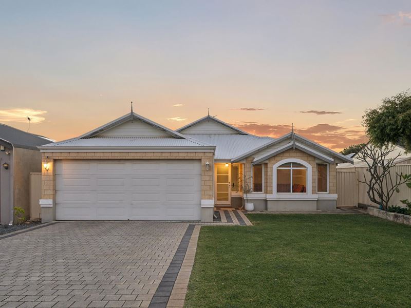32 Turfan Way, Lake Coogee WA 6166