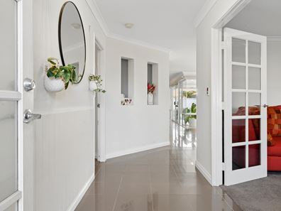 32 Turfan Way, Lake Coogee WA 6166