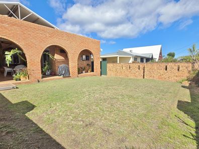 13 Chick Place, Kalbarri WA 6536