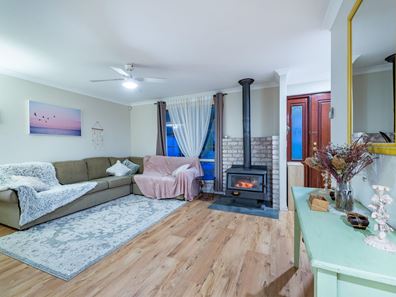4 Sandon Elbow, Merriwa WA 6030