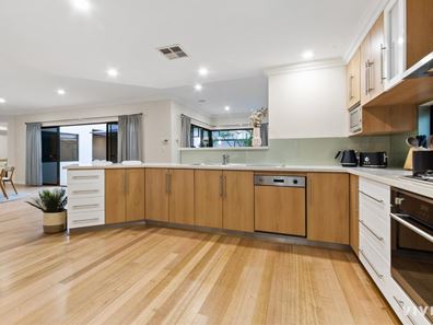 6 Gunbower Road, Mount Pleasant WA 6153