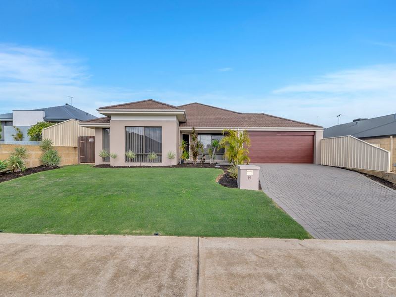 19 Woorabinda Rise, Lakelands