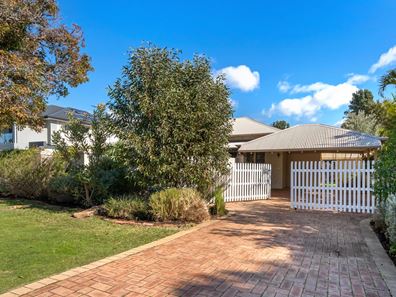 7 McCallum Crescent, Ardross WA 6153