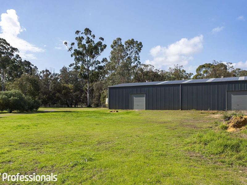 18 Swamp Gum Road, Oakford
