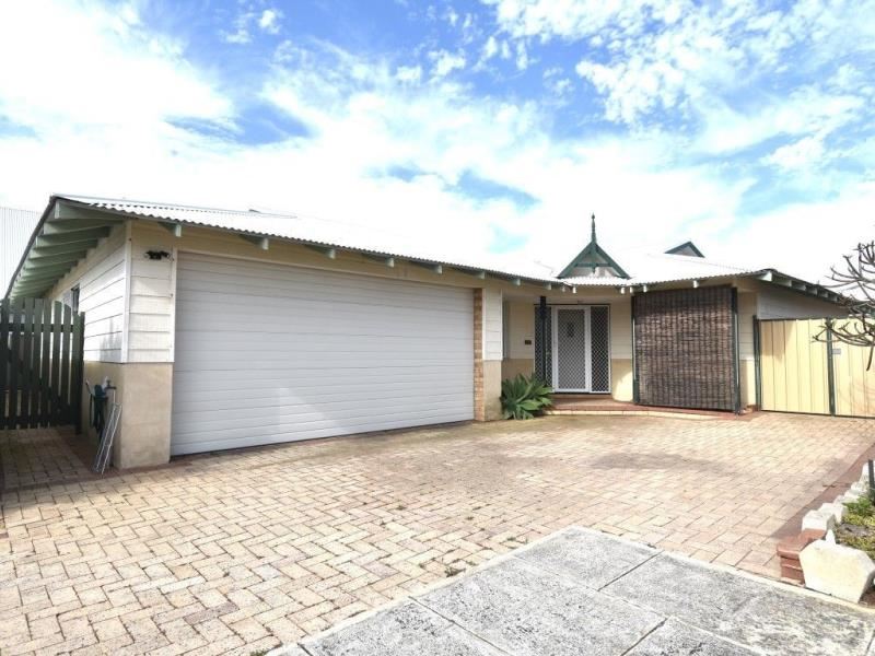 82B Gloucester Crescent, Shoalwater WA 6169