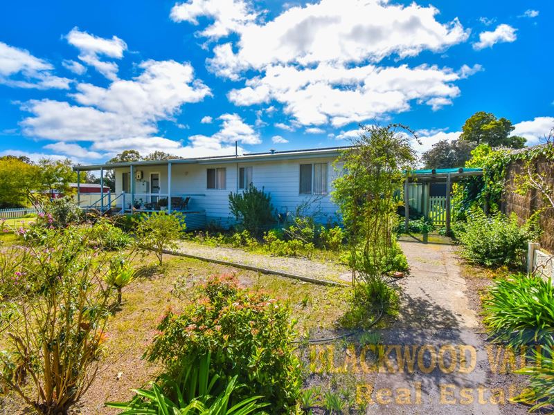 60 Blackwood Road, Greenbushes