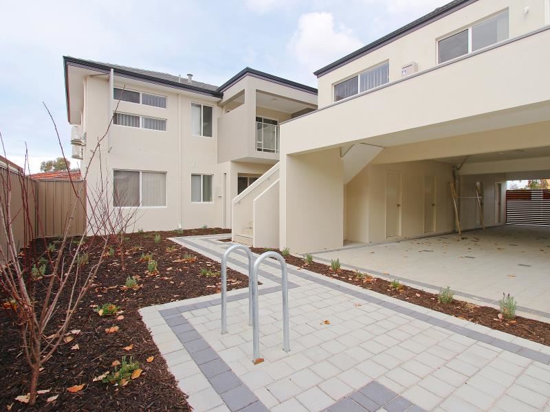 1/2 Wallace Street, Belmont