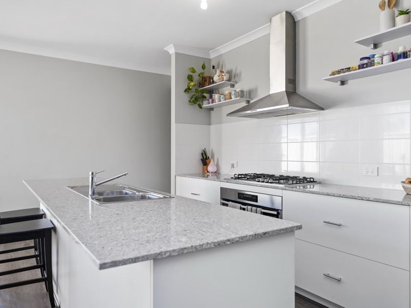 19 Salome Crescent, Lakelands