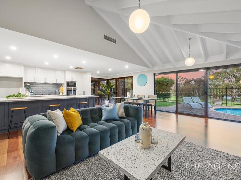 18 Paterson Gardens, Winthrop
