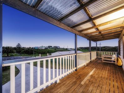 20 Larwood Elbow, Seabird WA 6042