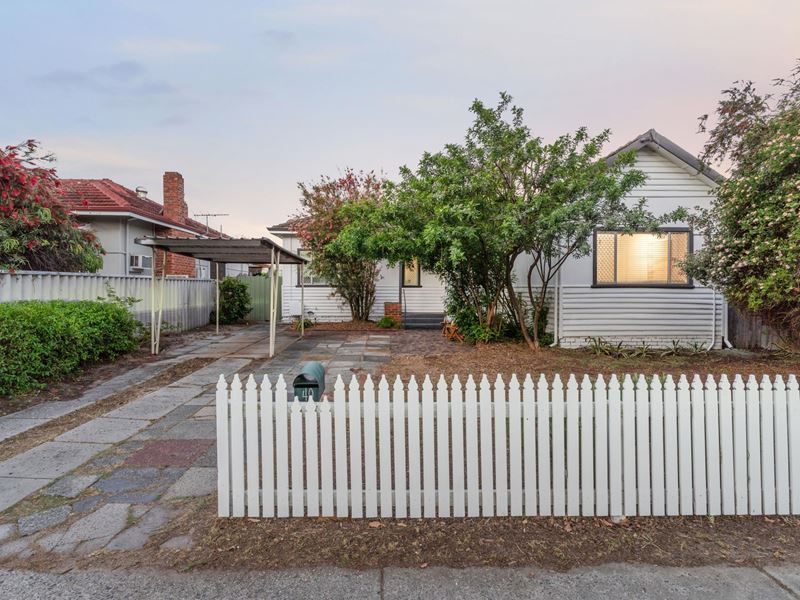 40 Grand Promenade, Bayswater