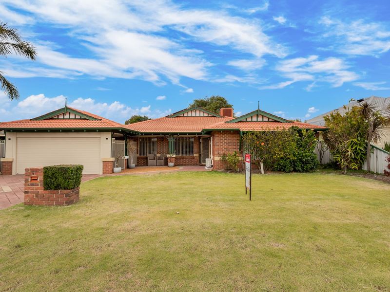 11 St Peters Green, College Grove WA 6230