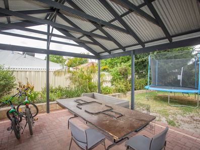 8 Beenan Elbow, South Guildford WA 6055