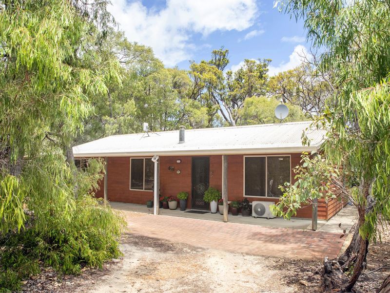 21 Flora Grove, Molloy Island