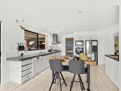 6 Calway Rise, Kiara WA 6054