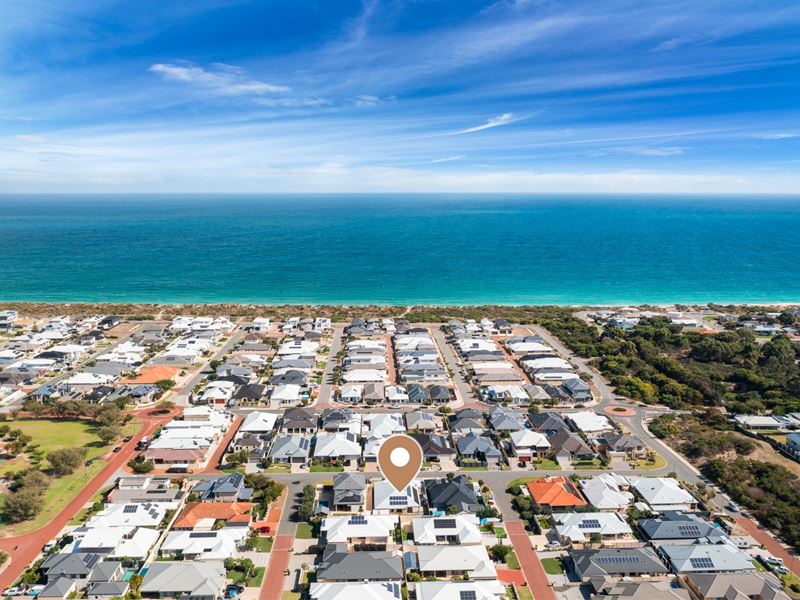10 Lady Stirling Parade, Madora Bay