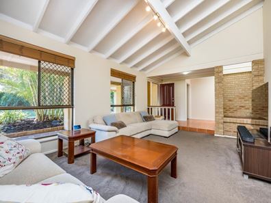 8 Kyle Court, Hamersley WA 6022