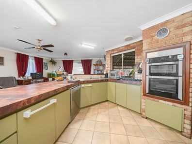 4 Cobb Place, Gosnells WA 6110