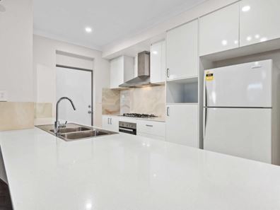 63 Riverside Lane, Seville Grove WA 6112
