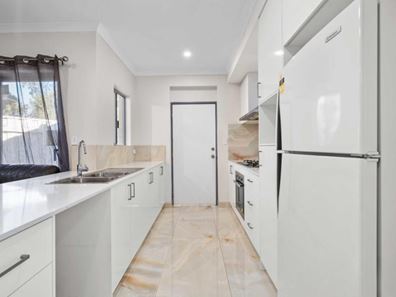 63 Riverside Lane, Seville Grove WA 6112