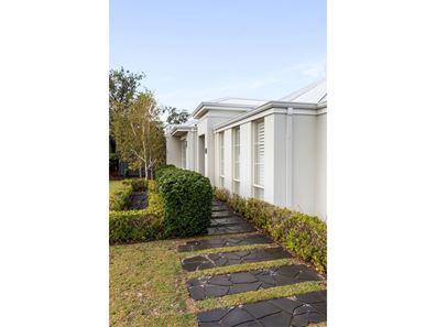 561 Karrinyup Rd, Stirling WA 6021