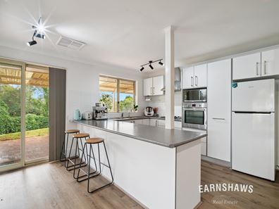 24 Harcourt Place, Bellevue WA 6056