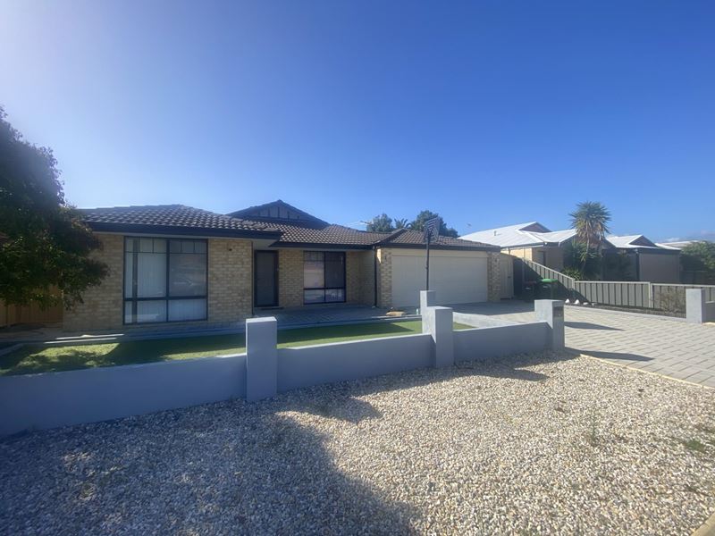 5 Phar Lap Road, Wattle Grove WA 6107