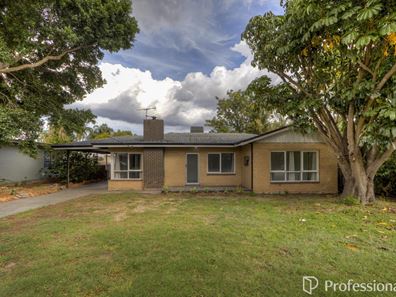 7 Connaught Street, Forrestfield WA 6058