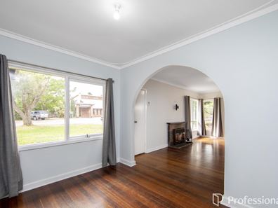 7 Connaught Street, Forrestfield WA 6058