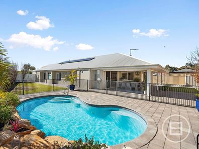 10 Cranwood Crescent, Viveash WA 6056
