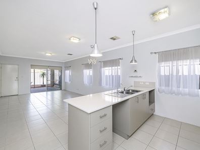33 Summerville Boulevard, Caversham WA 6055