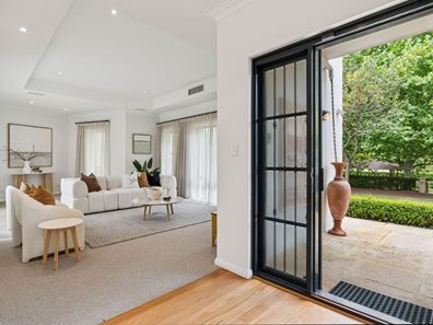 18 Juniper Bank Way, Subiaco WA 6008