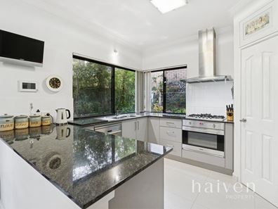 2/3 Birdwood Road, Melville WA 6156