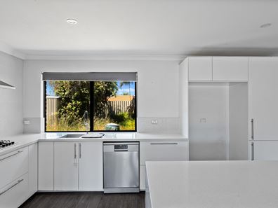 11 Charing Crescent, Marangaroo WA 6064